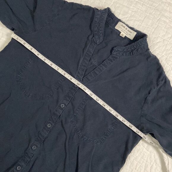 Anthropologie’s Cloth and Stone Navy Button Up Shirt size Medium - Picture 6 of 9